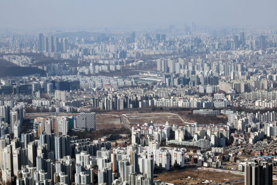 지난달 23일 서울 아파트 모습. 연합뉴스