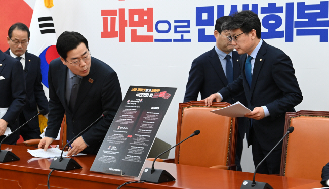 민주 ‘상법 개정안’ 강행, ‘반도체 특별법’은 뒷전… 어깃장 정치에 국익 실종[관세전쟁, 위기의 한국]