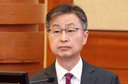최재해 감사원장이 지난달 12일 오후 서울 종로구 헌법재판소 대심판정에서 열린 탄핵심판 첫 변론기일에 출석해 피청구인석에 앉아 있다. 뉴시스