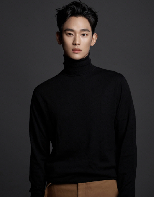 배우 김수현