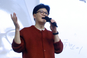 책은 많이 팔렸는데…정치 재개에도 지지도 변화 없는 한동훈