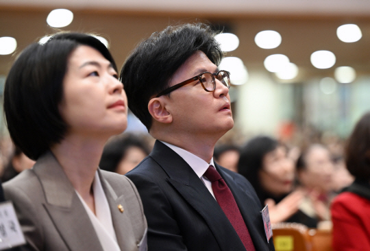 한동훈 전 국민의힘 대표가 16일 서울 영등포구 여의도 순복음교회에서 예배하고 있다. 뉴시스