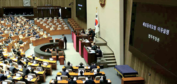 이재명 ‘비명-검찰 내통설’ 후폭풍 … 총선 반년 전부터 ‘비명횡사’ 구상[허민의 정치카페]
