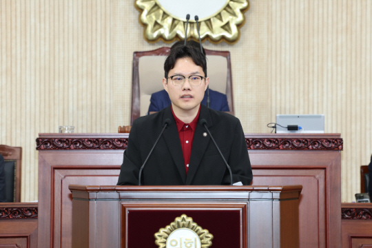 박현우 고양특례시의원이 17일 진행된 제292회 고양시의회 임시회에서 발언하고 있다. 고양시의회 제공