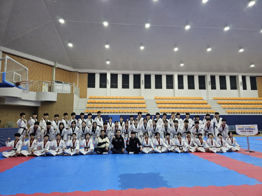 고양특례시 태권도시범단이 국내외에서 활발한 활동을 펼치며 태권도 문화사절단으로 앞장서고 있다. 고양시 제공