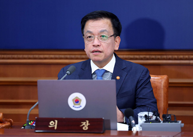 최상목 대통령 권한대행 부총리 겸 기획재정부 장관이 3월 14일 정부서울청사에서 열린 국무회의에서 발언하고 있다. 연합뉴스