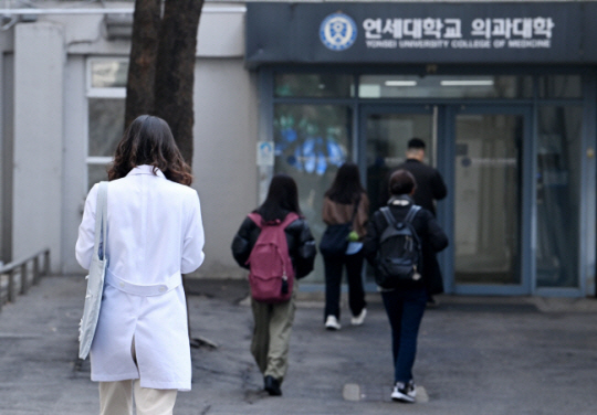 40개 의대협의회 "35개교 휴학계 반려 완료…나머지도 곧 반려"