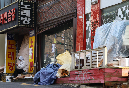 지난 10일 서울 서대문구 이대입구역 인근 상가가 비어있는 채 방치된 모습. 뉴시스