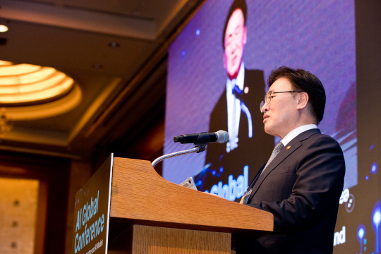 유상임 과학기술정보통신부 장관이 25일 서울 중구 인근에서 열린 ‘AI 글로벌 컨퍼런스’에서 발언하고 있다. 과학기술정보통신부 제공
