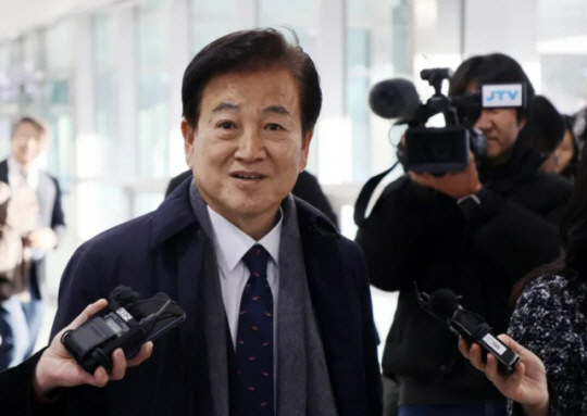 지난달 26일 법정에 출석하는 정동영 의원. 연합뉴스