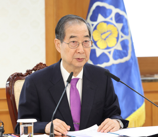 한덕수 대통령 권한대행 국무총리가 25일 정부서울청사에서 열린 치안관계 장관회의를 주재하고 있다. 뉴시스