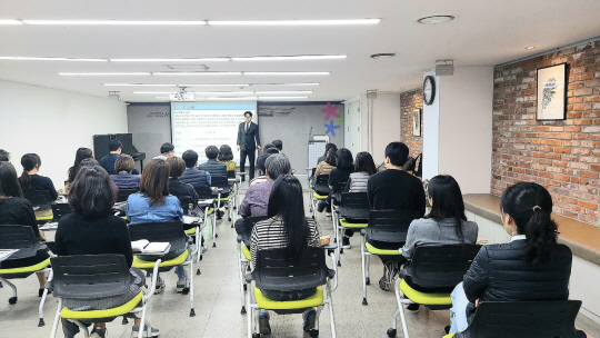 서울 서초구에서 24일 종합소득세 및 개인지방소득세 확정신고에 대비한 직원 직무역량 강화 교육이 진행되고 있다. 서초구청 제공