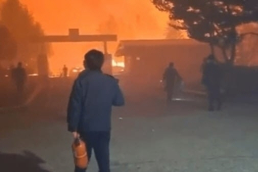 25일 교정직 공무원으로 추정되는 네티즌이 공개한 화재 진압 사진. 온라인 커뮤니티 캡처