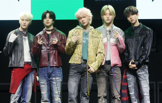 그룹 TNX(왼쪽부터 최태훈, 장현수, 천준혁, 오성준, 은휘). 뉴시스