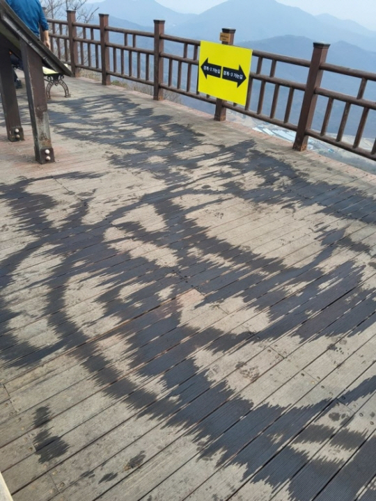 인화물질 흩뿌려진 화성 태행산 정상 부근. 경기소방제공
