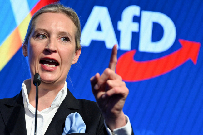 獨 극우 새 간판된 AfD 바이델… 유연한 이미지로 외연확장[Leadership]
