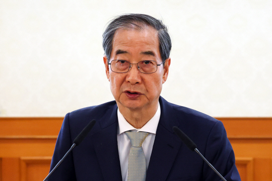 한덕수 대통령 권한대행 국무총리가 윤석열 전 대통령이 파면된 4일 서울 정부서울청사에서 열린 국가안전보장회의(NSC)에서 발언하고 있다. 뉴시스