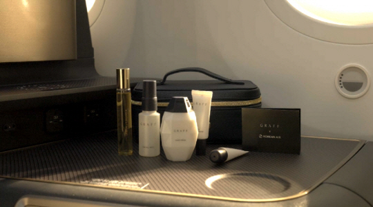 대한항공과 영국 하이엔드 브랜드 ‘그라프(GRAFF)’가 협업해 선보이는 상위 클래스 어메니티 키트. 대한항공 제공