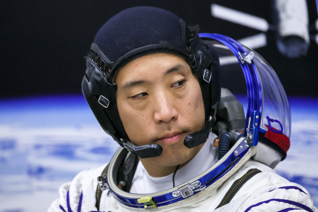 “영광이다”… 한국계 우주인 조니 김, 우주정거장 도착