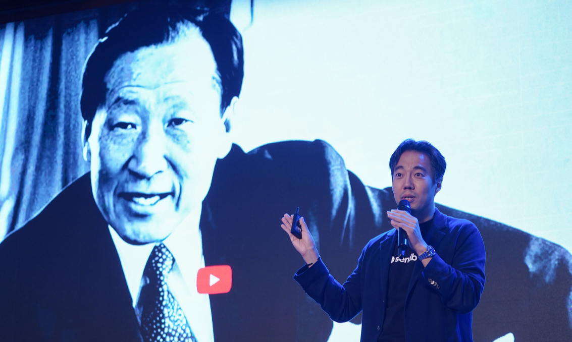 “AI로 제2 한강의 기적을”… ‘AI 정주영 회장’의 환영사