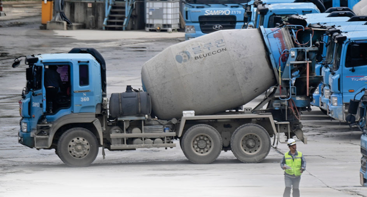 공사장 덮친 ‘건플레이션’ … “레미콘 웃돈주고라도 수급 맞춰야”