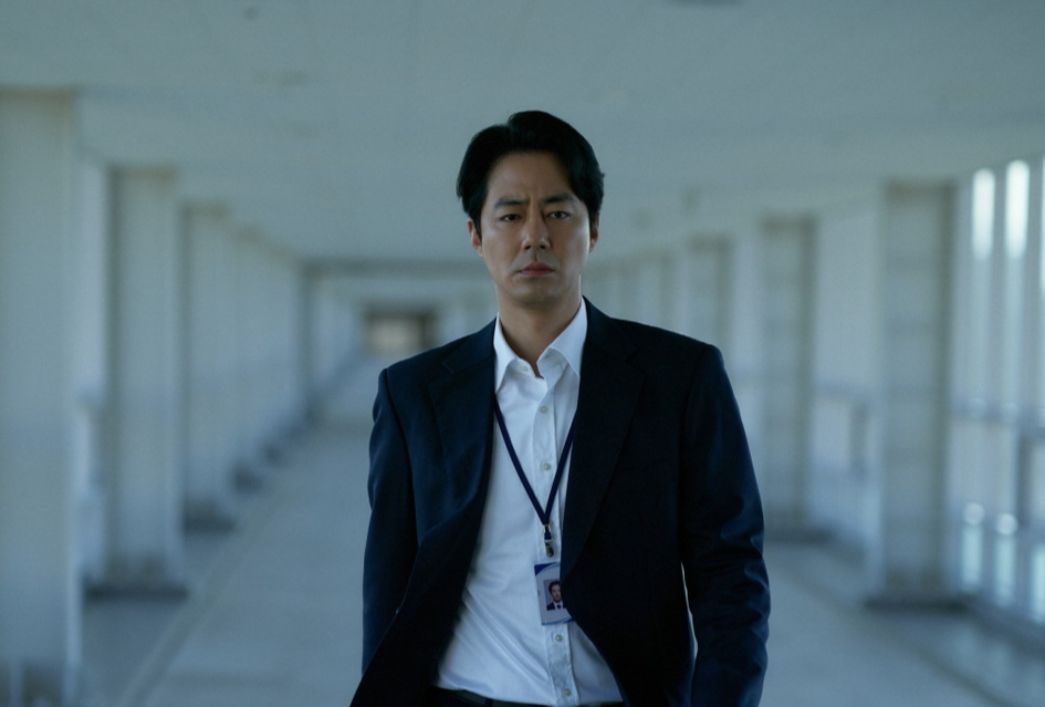  다시 흐르는 조인성의 시간…‘휴민트’부터 ‘가능한 사랑’까지