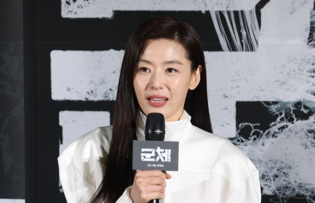[속보]전지현, 칸 영화제 간다…연상호 감독 ‘군체’, 미드나잇 스크리닝 초청