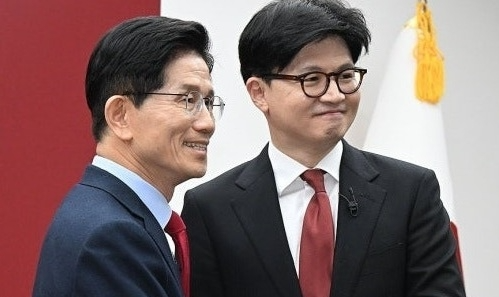 [속보]김문수·한동훈, 국힘 대선 후보 최종 경선 진출…홍준표는 정계 은퇴