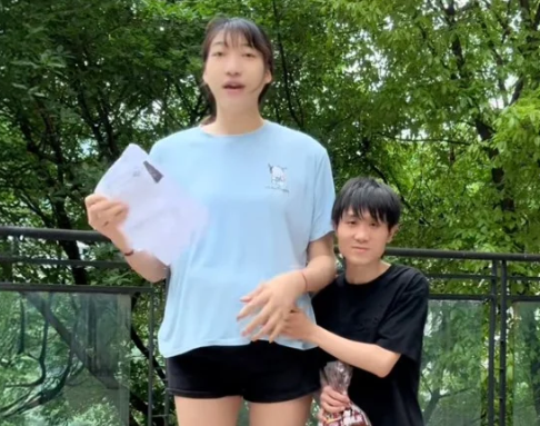 “사랑에 키 차이 무슨 상관” 168㎝ 男과 220㎝ 女 커플 …부모 반대에도 ‘임신’ 발표