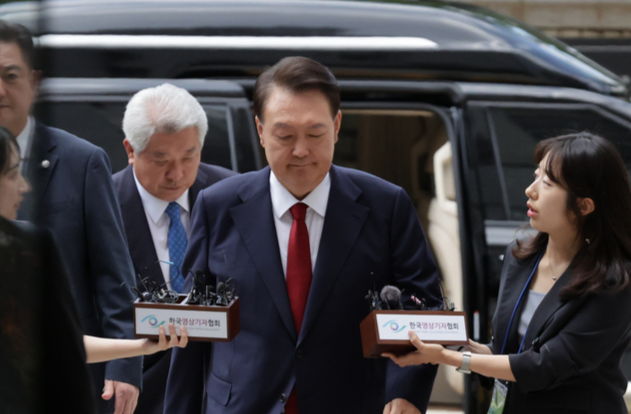 윤석열 전 대통령, 중앙지법 도착…특검 구속영장 심사 시작