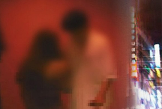 부임 한 달 신임교사에 “방 잡고 놀자”…50대 교장 송치