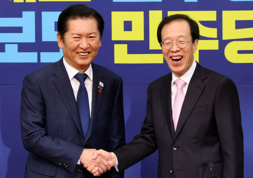 “문전박대 당해도 할말은 해야”···정청래 앞에서 작심비판한 이석연, “헌법 일탈은 타협의 폭력”