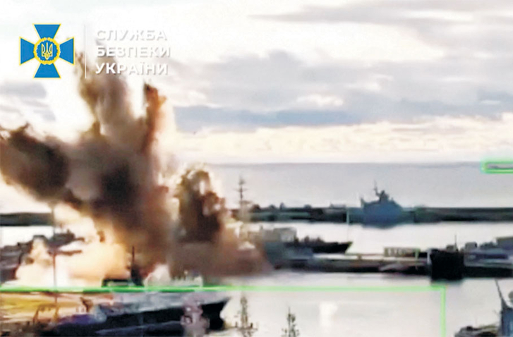 ‘4억달러’ 러시아 잠수함 날린 ‘24만달러’ 우크라 수중드론… 현대전 게임체인저