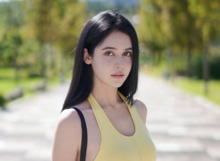 韓서 활동 ‘미스 이란’ 호다 니쿠 “인터넷도, 전화도 막혔다”