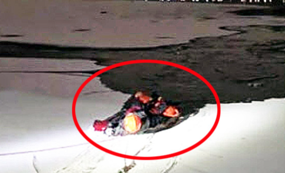 “집에 빨리 가려다” 얼어붙은 저수지 건너다 빠진 50대 극적 구조