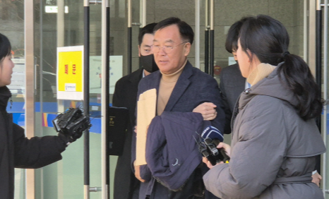 여성 민원인과 수차례 성관계 혐의 양양군수, ‘내연관계’ 주장에도…