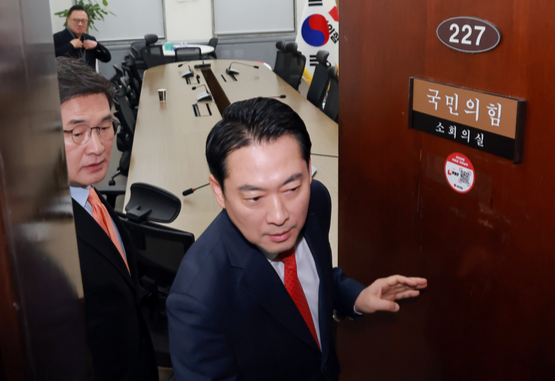 장동혁, 역풍 방지용 ‘징계 속도조절’… 한동훈 선택지 주목