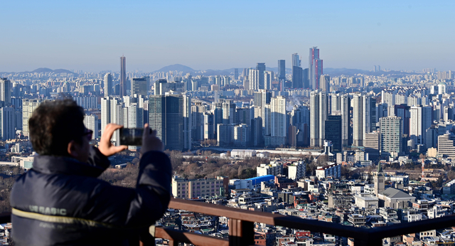盧때 23.4% 文 8.0% 이어 李 8.9%↑… 진보정부 ‘집값 징크스’ 재연 우려