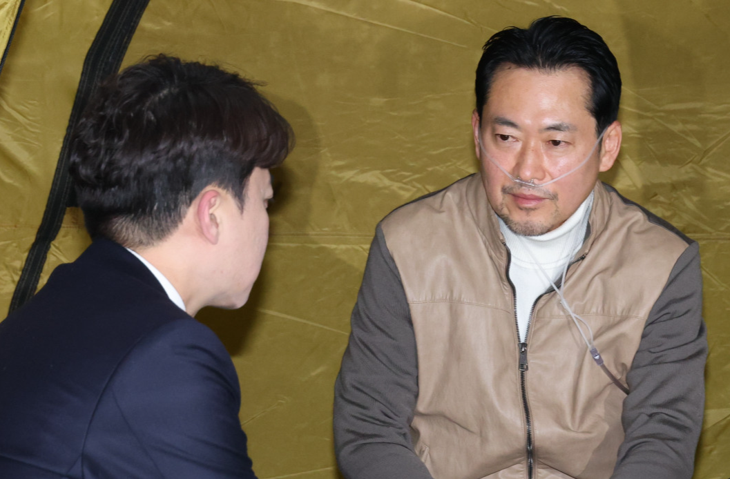 [속보]이준석, 장동혁 단식장 찾아 “지휘관 역할 해주셔야…”