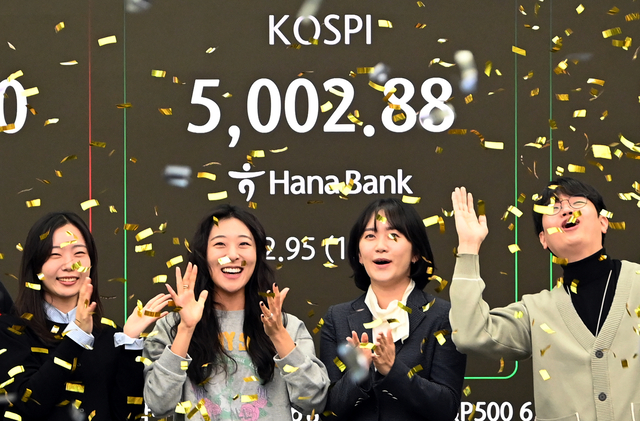 코스피 5000 안착이냐 조정이냐… 일각선 “6000 간다”