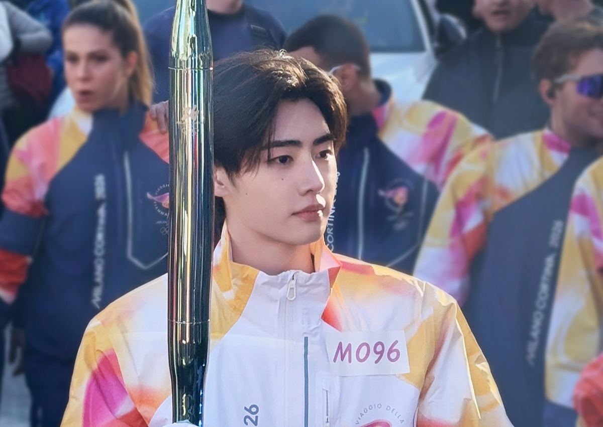 “선수시절 못간 올림픽, K팝 가수로 가 영광”… 성화 봉송 마친 성훈