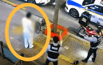 흉기 위협 190cm 남성, ‘테이저건’ 맞고도 꿈쩍안해… 경찰 4명이 둘러싸 검거