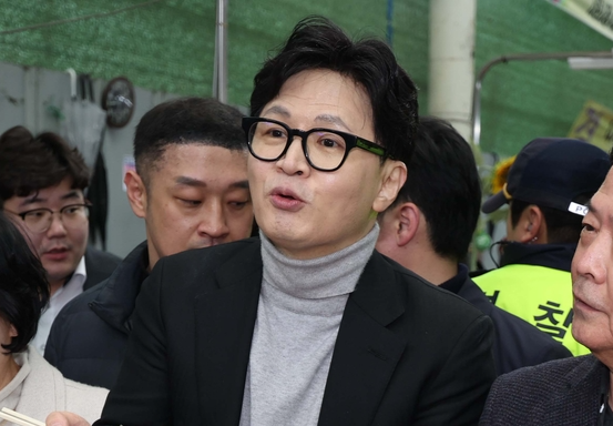 한동훈 “조국, 대통령에 아첨하면 부산 말고 군산에 보내줄 것 같나”