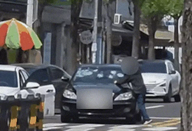 울산서 망치로 차유리 ‘쾅쾅’…차안 아내와 다른 남자