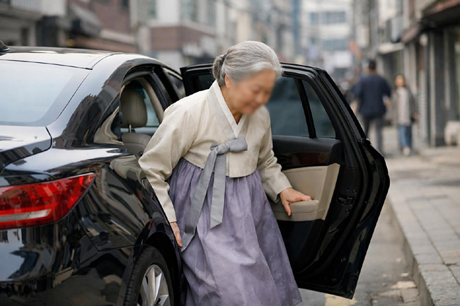 광주서 에쿠스 타며 기초수급비 5400만 받은 할머니…“준법의식 없어” 재판부의 질타