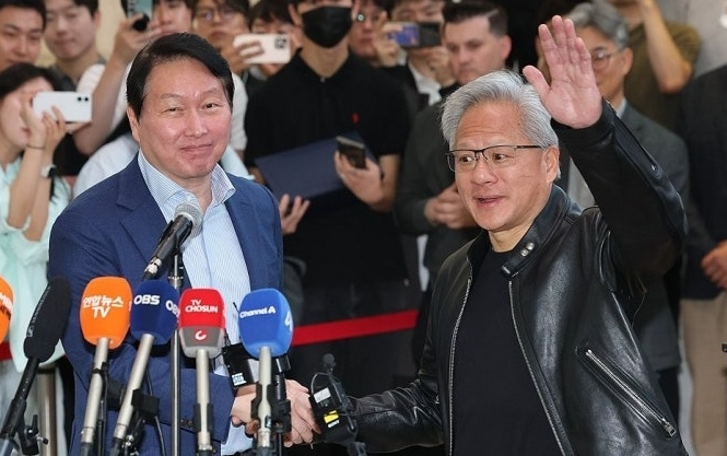 젠슨 황 “주식시장 급락? 아주 기뻐해야…지금 할인 가격에 살 수 있어”