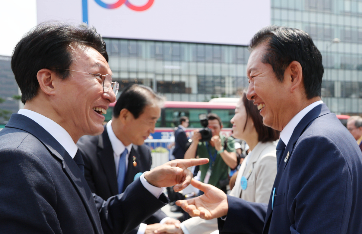 “李선거인식 공감” 고개숙인 鄭… “정권은 짧다”며 묘한 뉘앙스