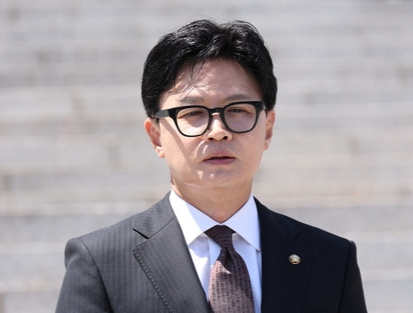 한동훈, 장동혁에게 위로 술 따라줘…장동혁 가족 장례식장서 만난 ‘앙숙’ 장동혁·한동훈·이준석
