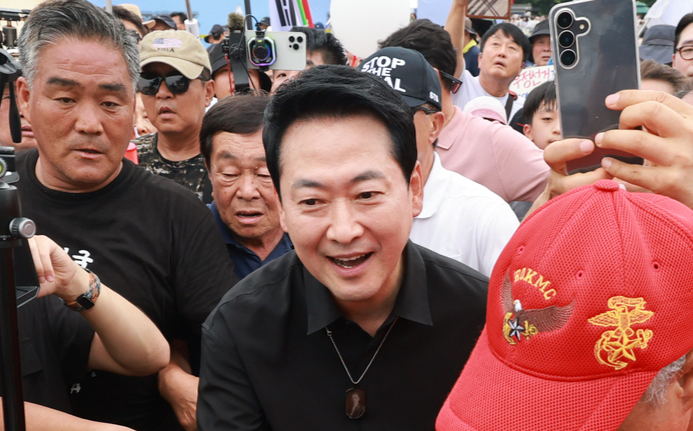 장동혁 거취 놓고 갈라진 국민의힘…사퇴론·재신임론 맞서