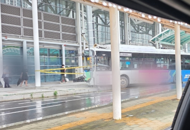 [속보]광명역서 시내버스가 인도로 돌진…“급발진했다” 운전자 주장